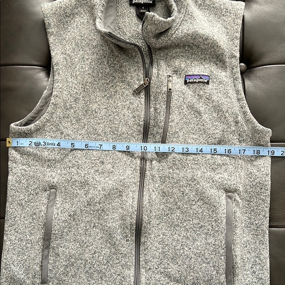 Patagonia men’s Gray Fleece Vest - medium - Picture 4 of 5